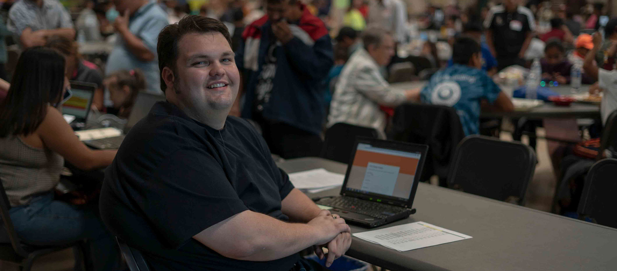 An IRC community engagement coordinator working at a day center for asylum seeking families