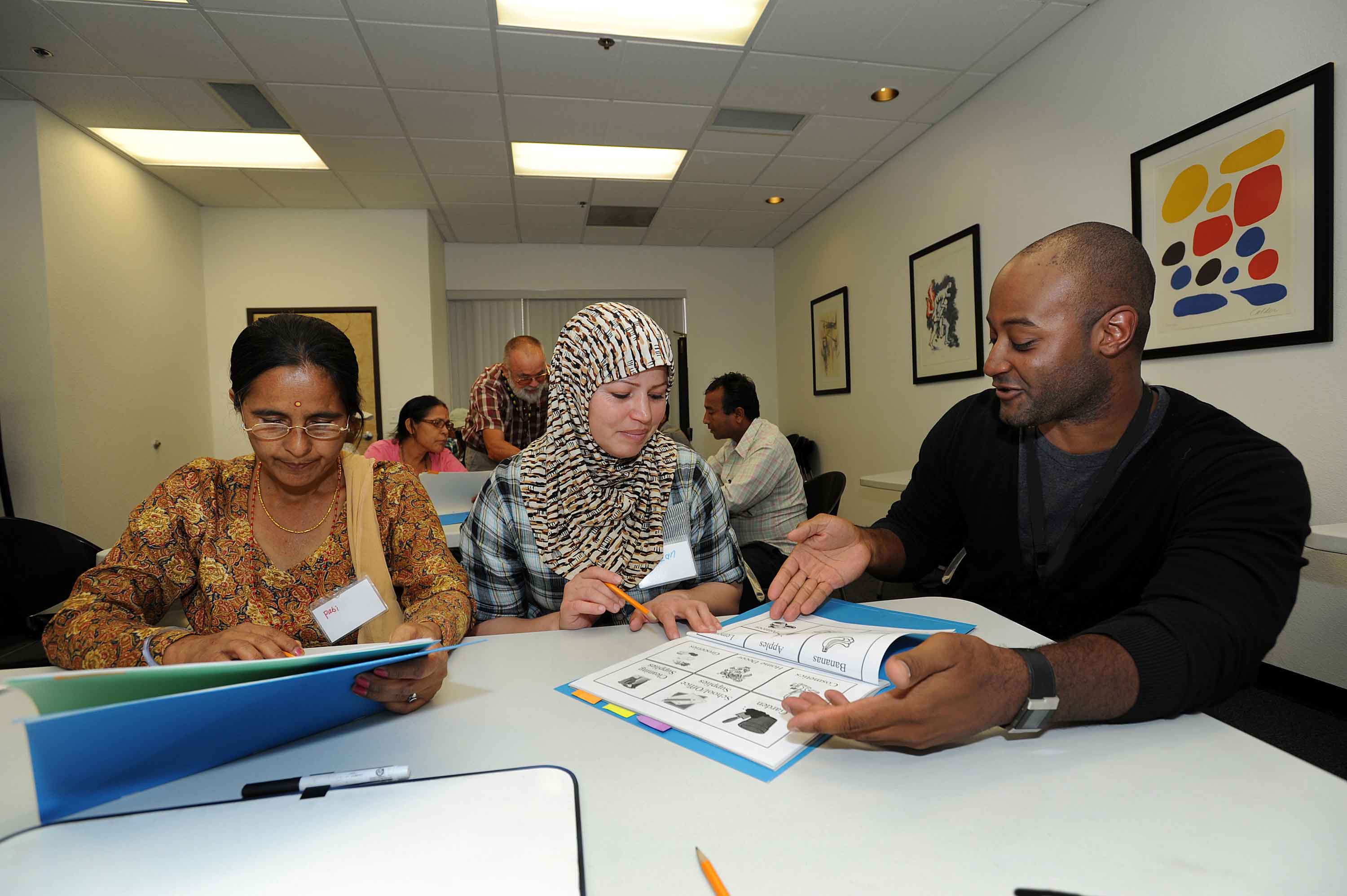 CO provider leading refugees through cultural adjustment materials